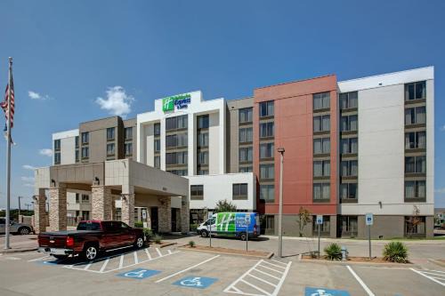 Irving Hotel | Holiday Inn Express Hotel & Suites Dallas Fort Worth Airport South by IHG