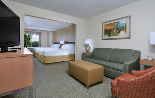 Archdale Hotel | Holiday Inn Express Hotel & Suites High Point South by IHG