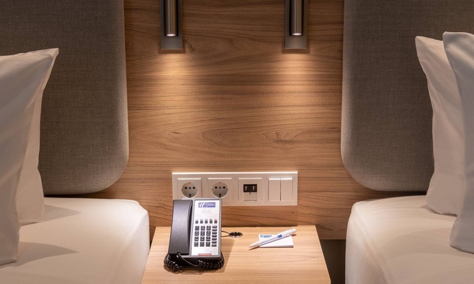 Schwabing-Freimann Hotel | Holiday Inn Express Munich North by IHG