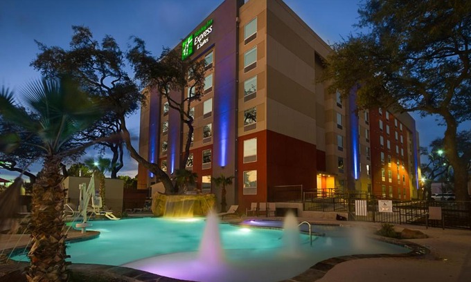 Wetmore Hotel | Holiday Inn Express & Suites San Antonio Medical - Six Flags by IHG