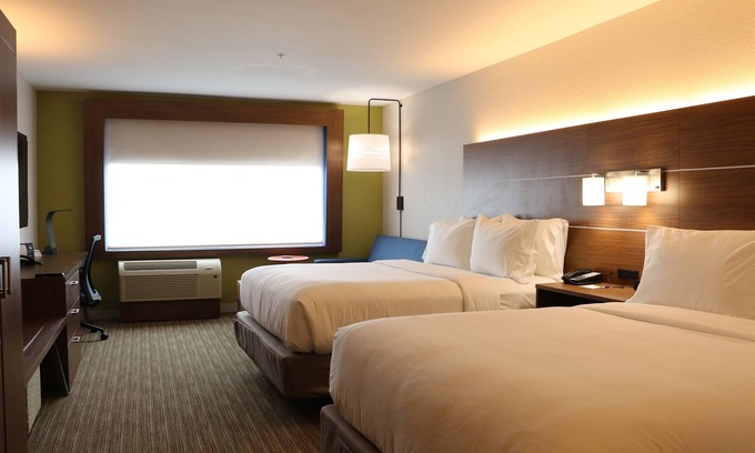 Livonia Hotel | Holiday Inn Express & Suites Detroit Northwest - Livonia by IHG