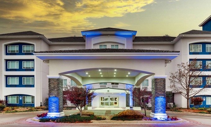 Ardmore Hotel | Holiday Inn Express & Suites Ardmore by IHG