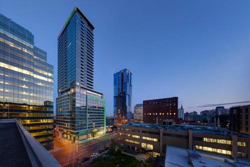 Downtown Montreal Hotel | Holiday Inn Hotel & Suites - Montreal Centre-ville Ouest by IHG