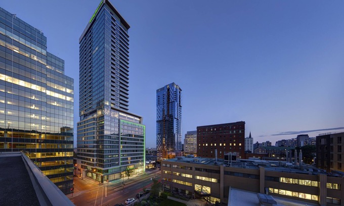 Downtown Montreal Hotel | Holiday Inn Hotel & Suites Montreal Centre-ville Ouest by IHG