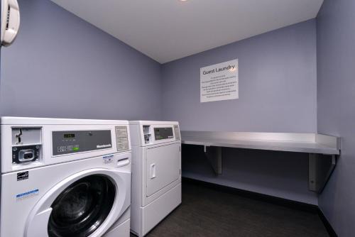 Farmington Hills Hotel | Holiday Inn & Suites - Farmington Hills - Detroit NW by IHG