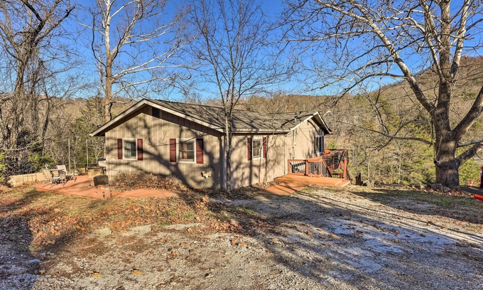 Eureka Springs Cabaña | Holiday Island Home: Hot Tub & Wood Stove!