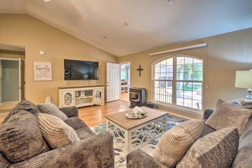 Eureka Springs Casa | Holiday Island Home Fire Pit and Boat Parking!