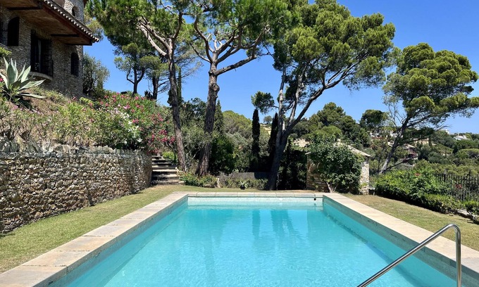 Sa Riera Casa | Alquiler casa adosada con piscina en Begur, Sa Riera