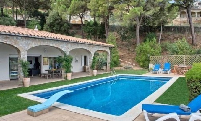 Sa Riera Casa | Alquiler villa con piscina en Begur
