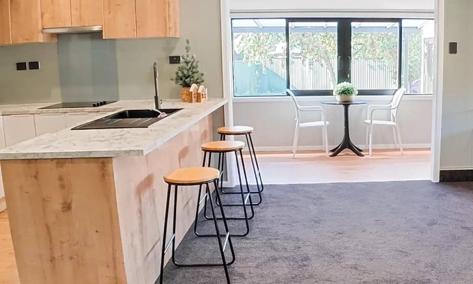 Lowburn Casa | Holiday retreat in the heart of old Cromwell!