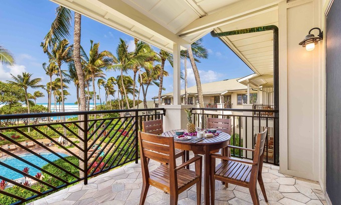 Kahuku Condominio | Hot Deal! Turtle Bay Villas 311 by Gather: Beachfront w/ Shared Pool, Spa, AC