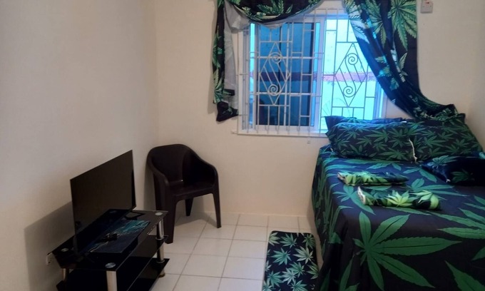 Moore Town Casa | holiday stay, 2 bed 1 bathroom
