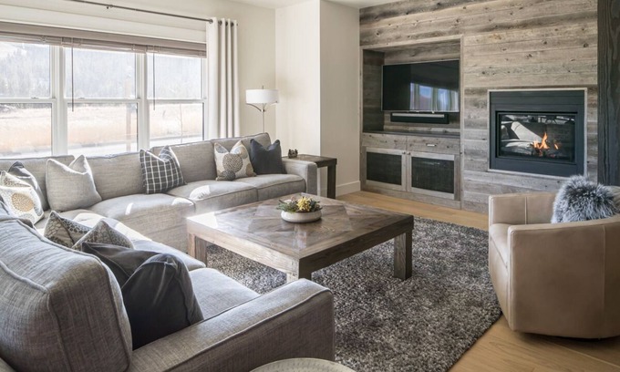 Big Sky Condominio | Summer Stays Available! Modern Townhouse Near Town Center with a Private Hot Tub