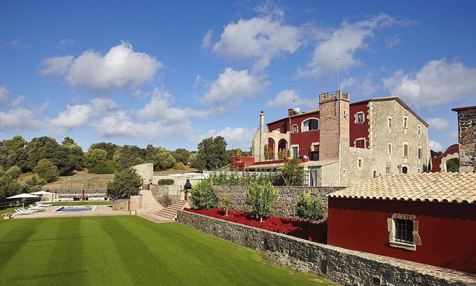 Forallac Villa | Alquiler de grandes villas de vacaciones en España, Costa Brava, zona de Barcelona, Girona, piscina, aire acondicionado, internet wi-fi,