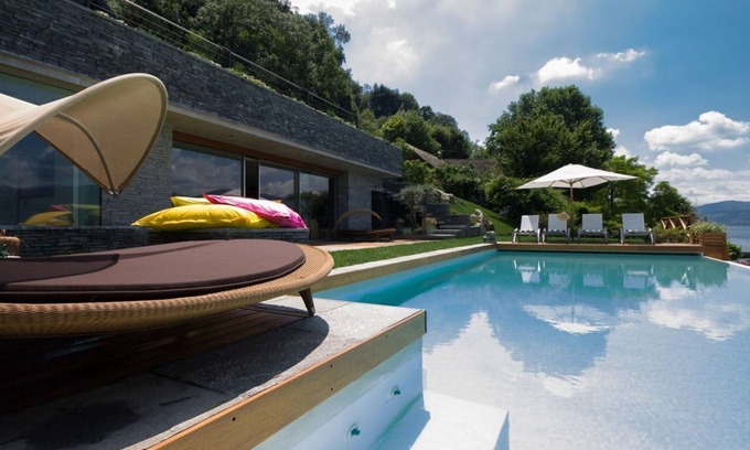 Ispra Villa | Alquiler de grandes villas de vacaciones en Italia, distrito de los lagos italianos, lago Maggiore, junto al lago, piscina, caminar a la ciudad, aire acondicionado