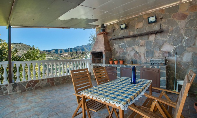 La Solana Villa | Villa de vacaciones 'Eden El Castillejo' con vistas a la montaña, Wi-Fi y aire acondicionado