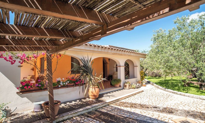 Orosei Villa | Villa de vacaciones "Frau" con Wi-Fi, aire acondicionado y terraza