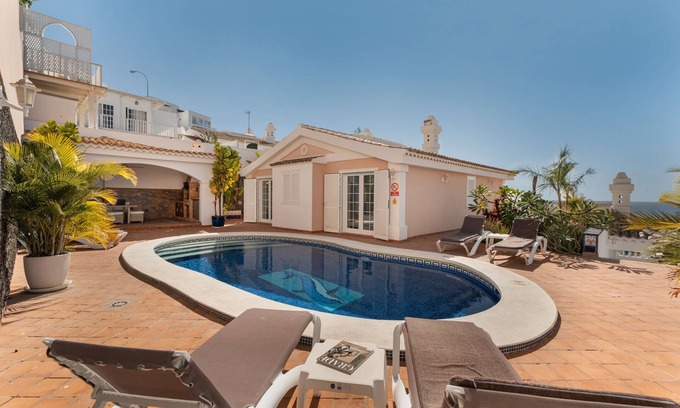 Costa Adeje Villa | Villa de vacaciones 'Marbella-piscina climatizada privada' con vistas al mar