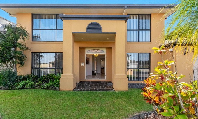 Yamba Casa | AMARILLO - Spacious waterfront home