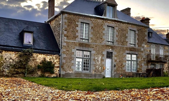 Lignieres-Orgeres Otro | Holidays on the farm: Perfect for families with onsite playground and games room