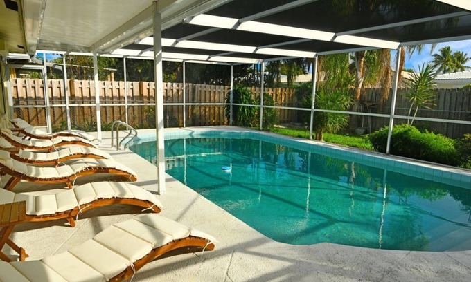 Coral Heights Apartamento | Holidays Sale | 20-40% discounts | Pool available | Beach 4min | Foosball