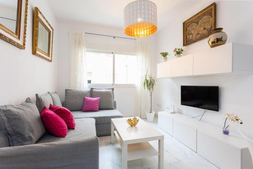 El Ejido Apartamento | Holidays2Malaga Carrera Capuchinos Free parking Aircon Downtown