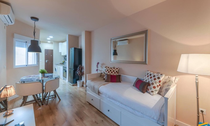 San Felipe Neri Apartamento | Holidays2Malaga Parra - wifi alta velocidad