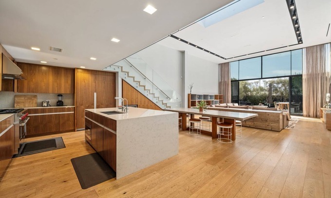 Ocean Park Casa | Hollister House l Urban Living w/Rooftop Terrace, Spa & Ocean Views