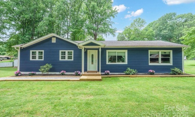 Mount Holly Casa | Holly Acres Retreat