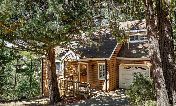 Lodge Hill Casa | Holly Hill Cottage: 2 dormitorios, 1. 5 BA House en Cambria, capacidad para 4
