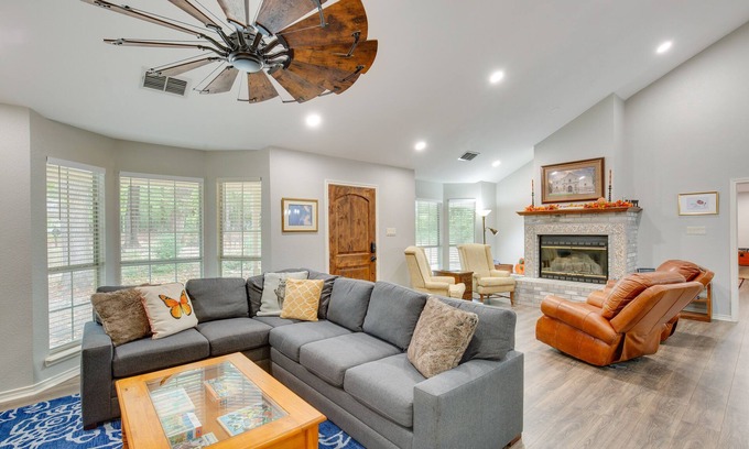 Holly Lake Ranch Casa | Holly Lake Retreat w/ 2 Community Pools & Yard