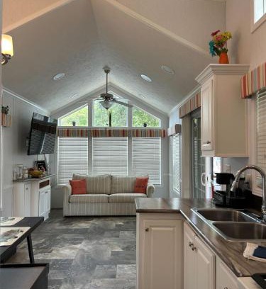 Holly Ridge Complejo | Holly Ridge Retreat with Loft and Pet Friendly plus Long Term Stay Allowed