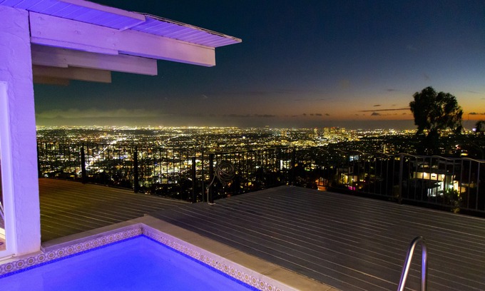 Hollywood Hills West Casa | Hollywood Hills jetliner views among the stars