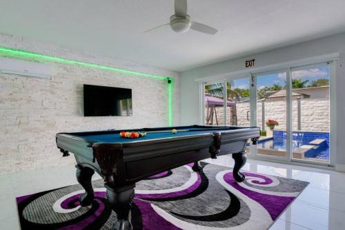 Boulevard Heights Casa | Hollywood Home w Pool Jacuzzi BBQ and Pool Table