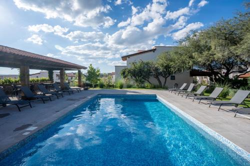 San Miguel de Allende Casa | HOLT Nueva Escondida 3BR - Pool, Parking & Patios