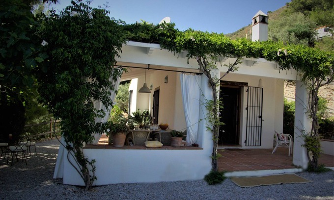 Frigiliana Cabaña | Fuente Santa. Casa de campo en Frigiliana, con vistas al mar y a la montaña.