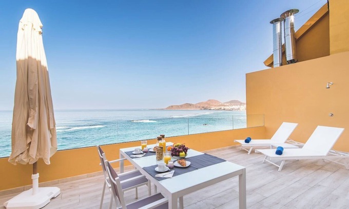 Las Palmas de Gran Canaria Apartamento | Home2Book Design Sea Front Las Canteras1 Beach