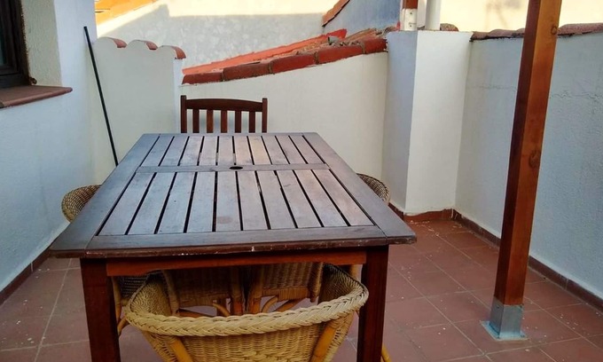 San Martin de Valdeiglesias Apartamento | Homerez - Apartamento para 5 pers. con terraza en San Martín de Valdeiglesias