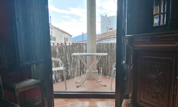 San Martin de Valdeiglesias Apartamento | Homerez - Appartement for 5 ppl. with terrace at San Martín de Valdeiglesias