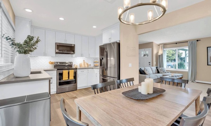 South Natomas Casa | Home 4 miles to Downtown & 9 miles to Airport