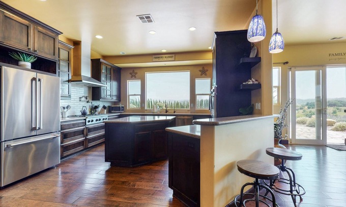 Paso Robles Casa | Home among Blue Ribbon wineries w/private hot tub, pool table, incredible view