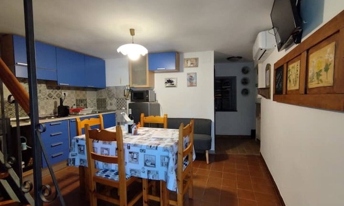 Saint-Denis Casa | Home among flowers, art and history
