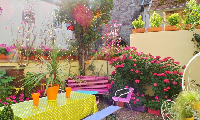 Ribeauville Casa | Hogar y jardín del animado marco de color aldeanos que viven listos