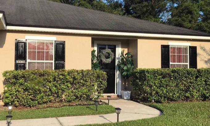 Bulls Bay Casa | Home Away from Home Suburban Living minutes away Jacksonville Baldwin Rail Trail
