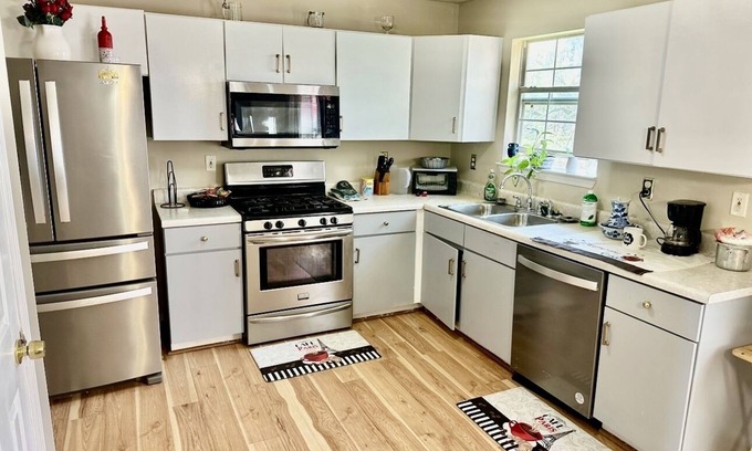 Jonesboro Casa | Hogar lejos de casa por el Atlanta Motor Speedway 🏎️🏎️🏁