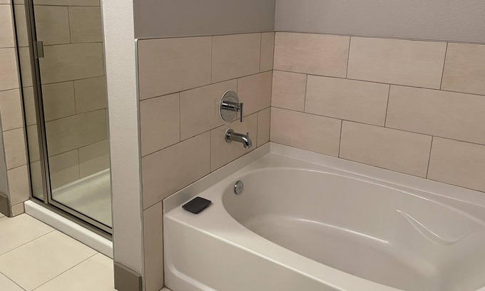 East Downtown Houston Apartamento | Home Away From Home- Clean and Quiet