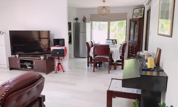 Ashmore Casa | Home Away From Home-(Room1)