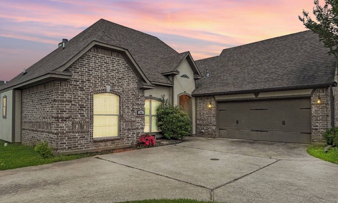 Red Chute Casa | Home Away from Home