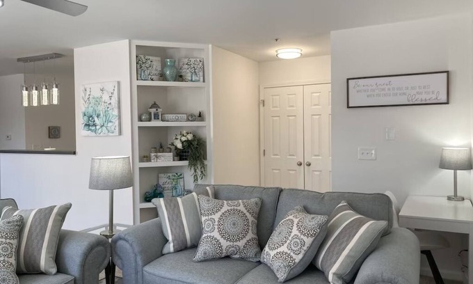 High Point Condominio | HOME AWAY FROM HOME- 2 Miles From HPU & Fnt Market!