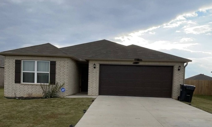 Jonesboro Casa | Home Away From Home!!!